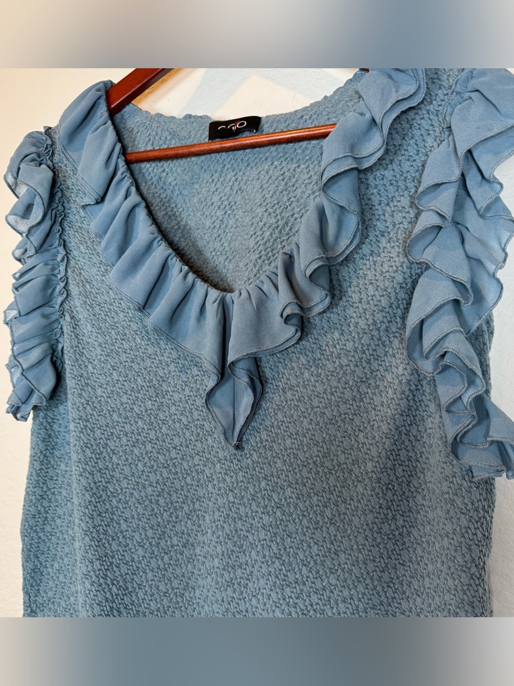 GiGio Women’s Dusty Blue Top Textured Knit Ruffle V-Neck Boutique Blouse Large - Picture 3 of 16